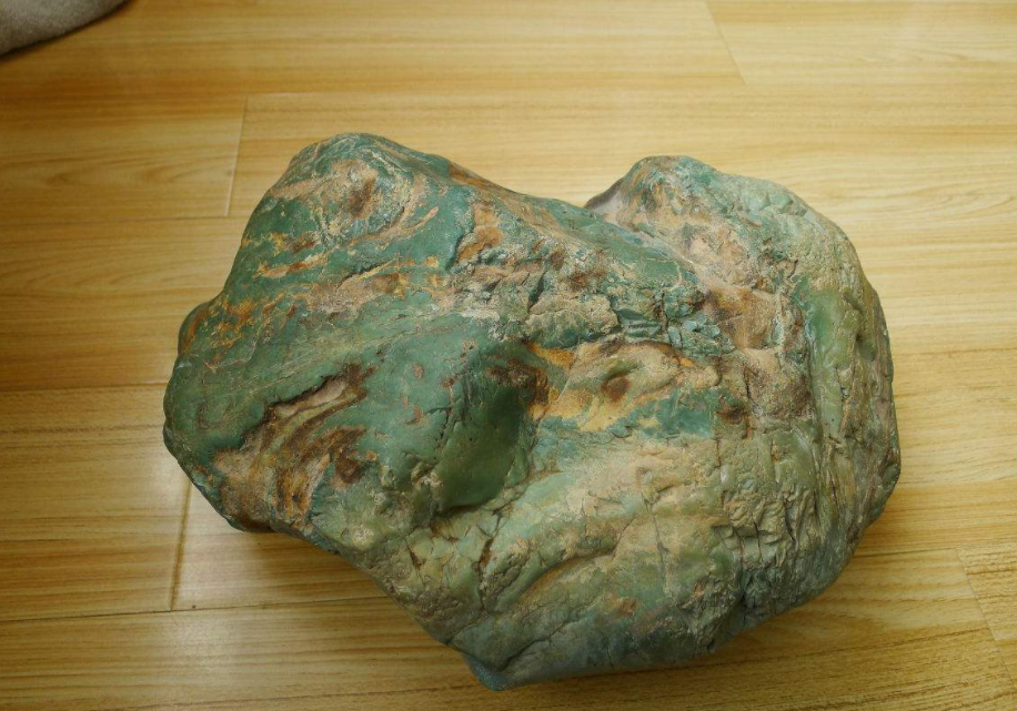 阳起石光泽度的因素有哪些？测量注意事项？